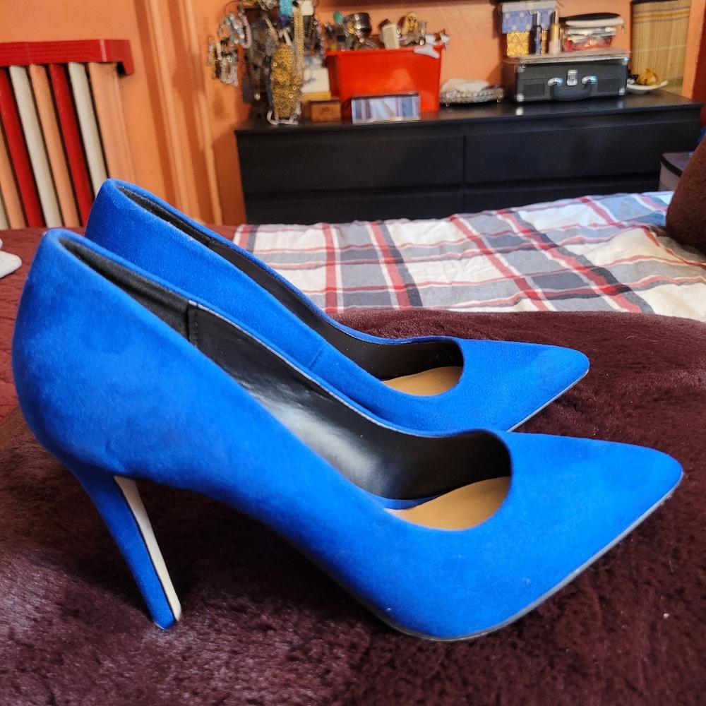 Heels - Picture 2 of 4